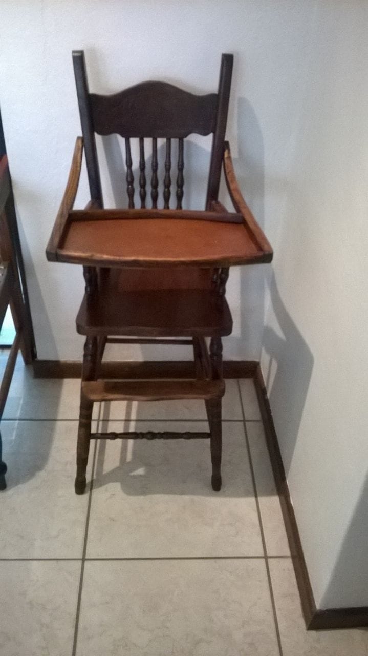 Child feeding chair