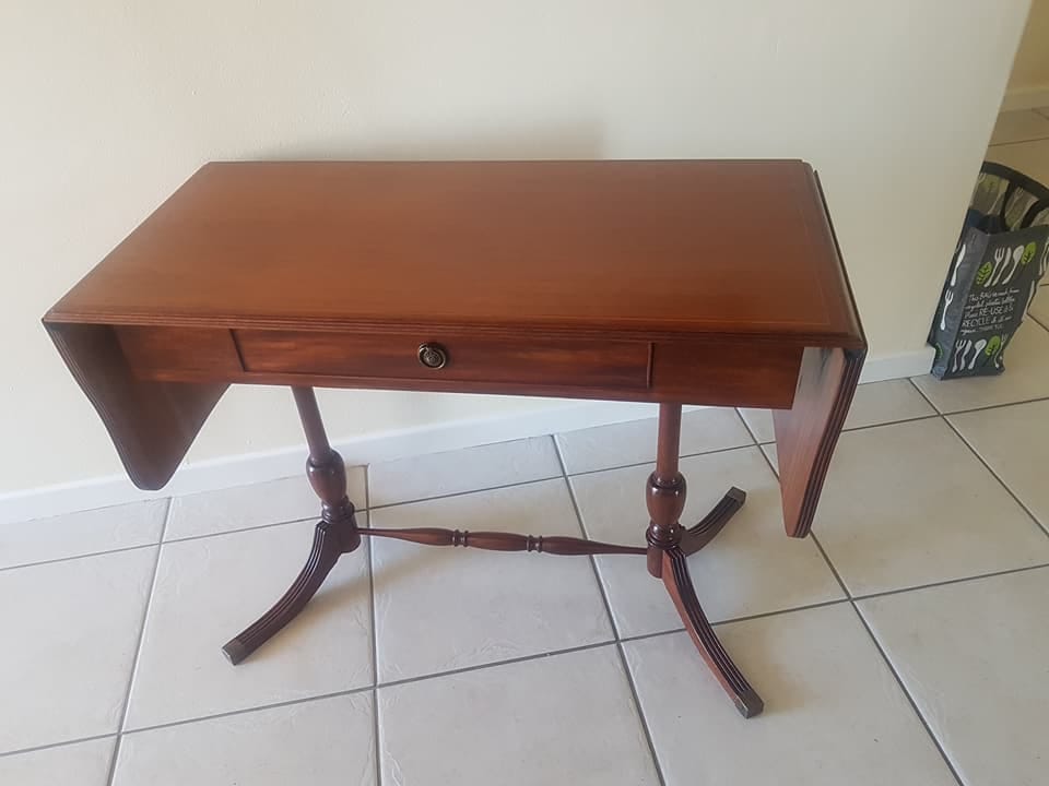 Retro fold-up table