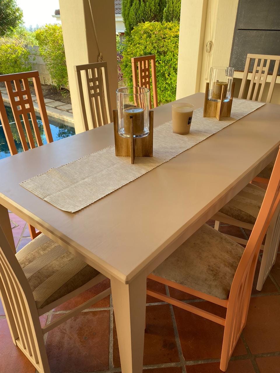 Veneered table