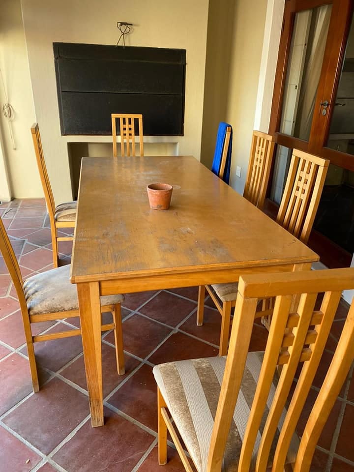 Veneered table